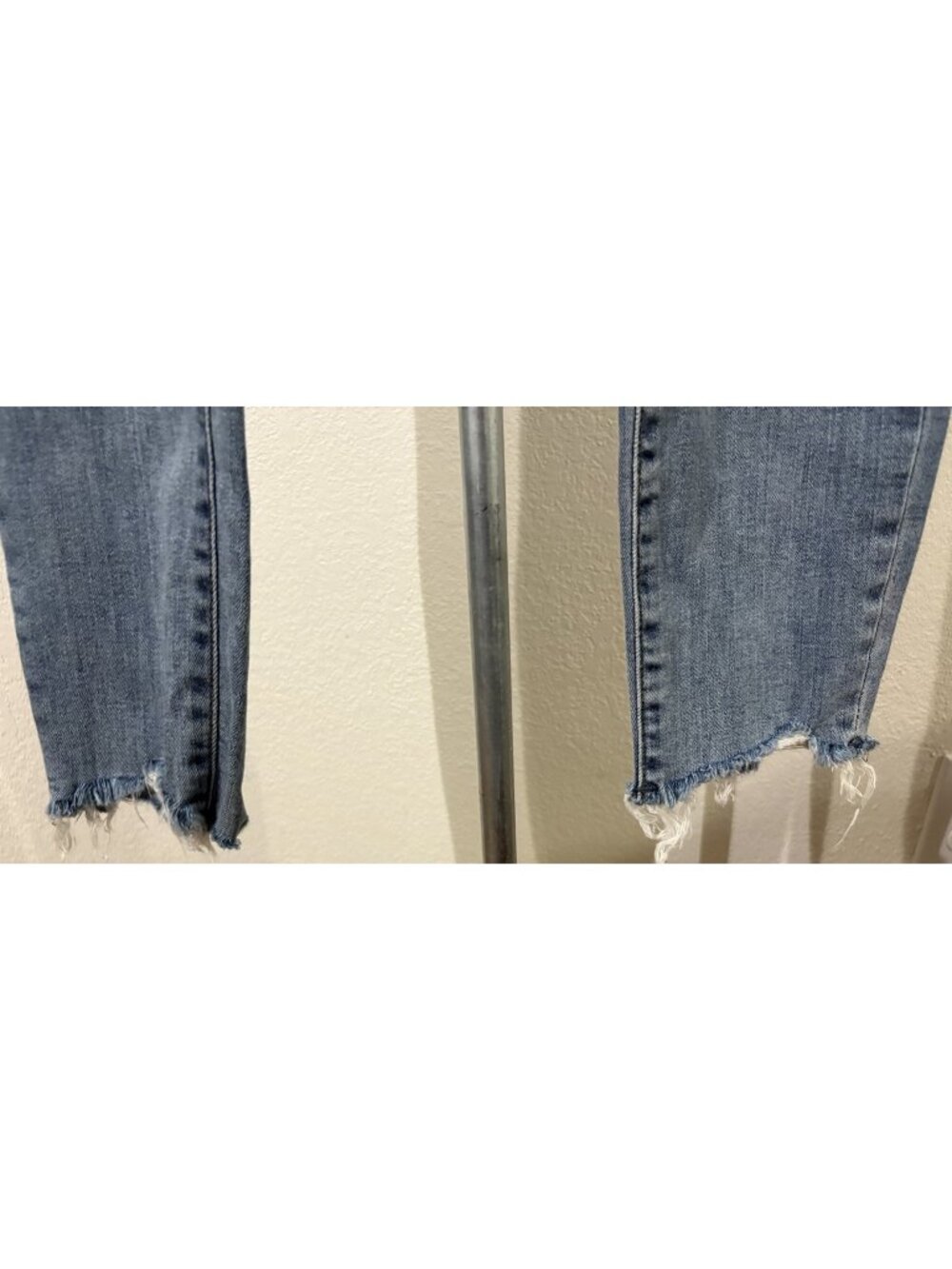 Universal Thread Womens Mid Rise Skinny Jeans Stretch Size 6/28 R 28X28 - Picture 4 of 13